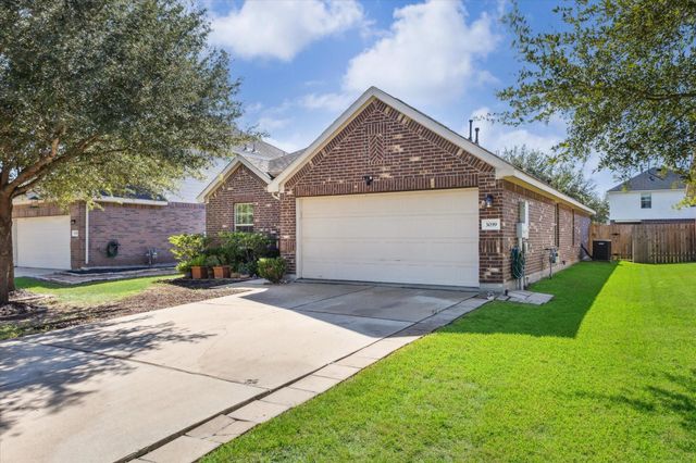 3039 Boxwood Springs Lane, Dickinson, TX 77539