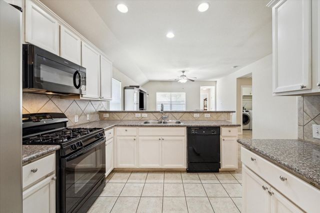 3039 Boxwood Springs Lane, Dickinson, TX 77539