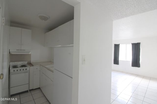 5200 CAROUSEL Drive 2, El Paso, TX 79912