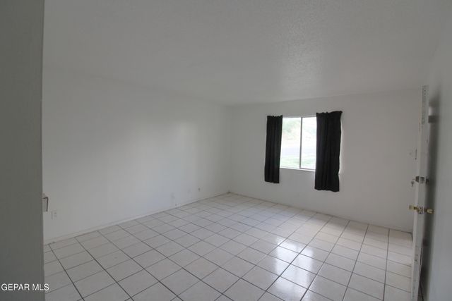 5200 CAROUSEL Drive 2, El Paso, TX 79912
