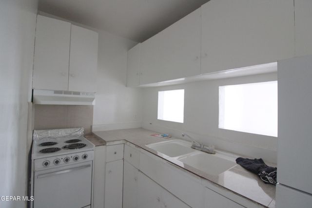 5200 CAROUSEL Drive 2, El Paso, TX 79912