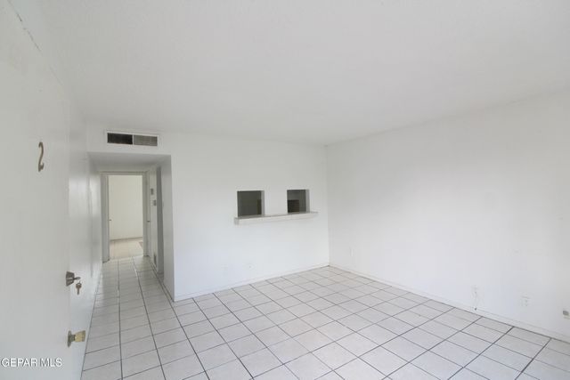 5200 CAROUSEL Drive 2, El Paso, TX 79912