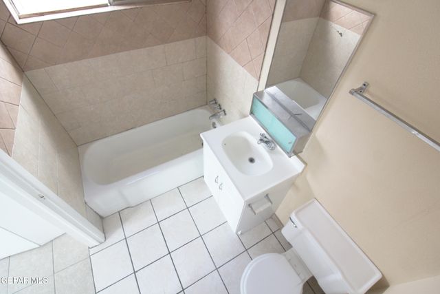 5200 CAROUSEL Drive 2, El Paso, TX 79912