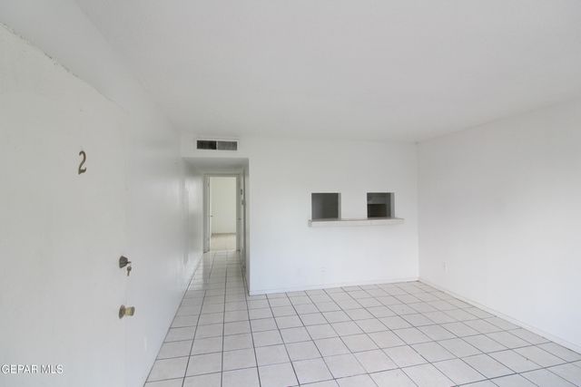 5200 CAROUSEL Drive 2, El Paso, TX 79912