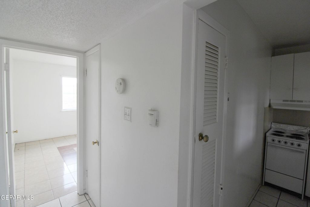 5200 CAROUSEL Drive 2, El Paso, TX 79912