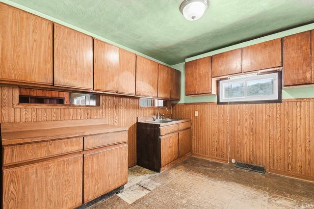 2005 Panama Street, Mishawaka, IN 46544