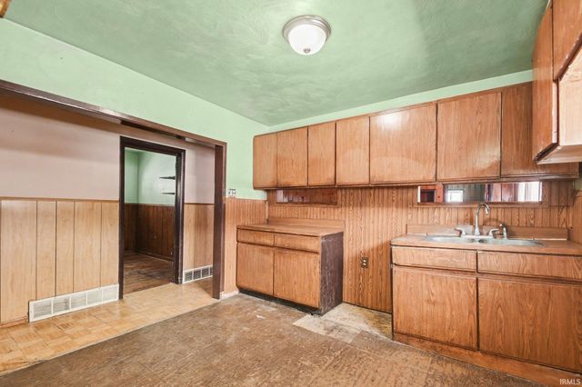 2005 Panama Street, Mishawaka, IN 46544