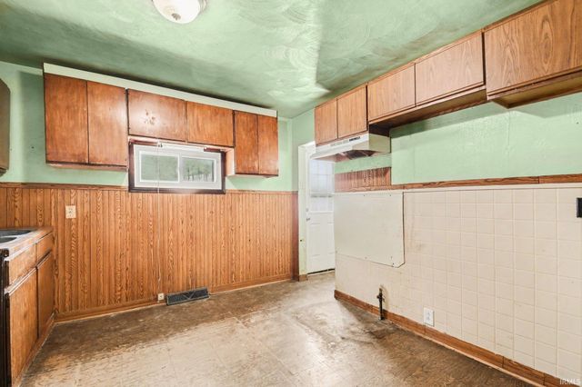 2005 Panama Street, Mishawaka, IN 46544