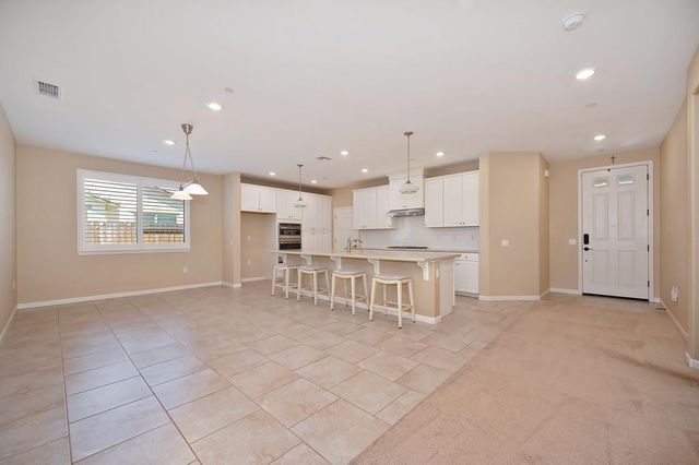 7414 Sun Rose Way, Sacramento, CA 95829