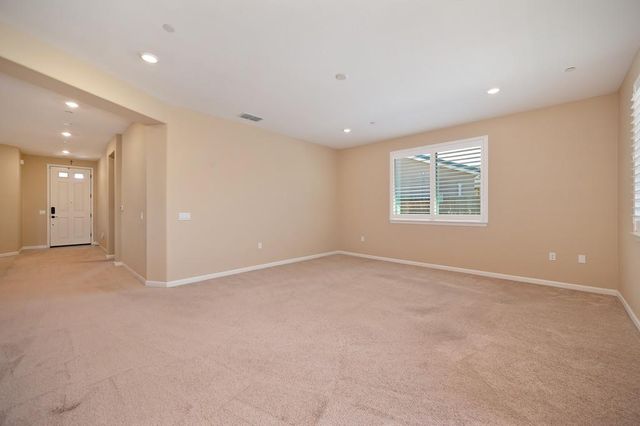 7414 Sun Rose Way, Sacramento, CA 95829