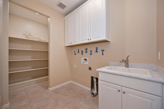 7414 Sun Rose Way, Sacramento, CA 95829