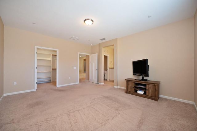 7414 Sun Rose Way, Sacramento, CA 95829