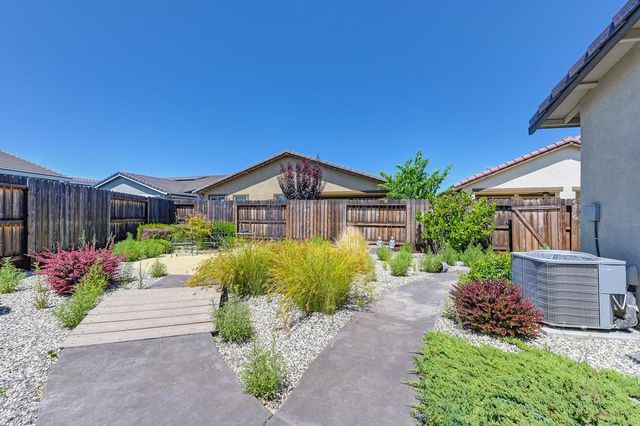 7414 Sun Rose Way, Sacramento, CA 95829