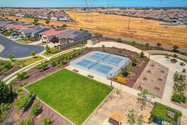 7414 Sun Rose Way, Sacramento, CA 95829