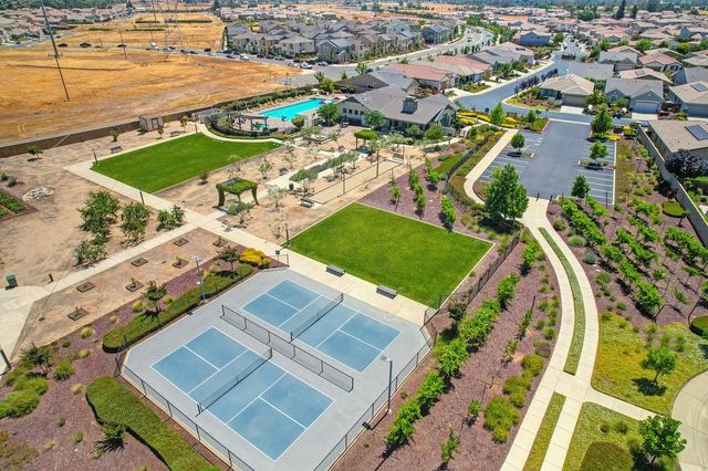 7414 Sun Rose Way, Sacramento, CA 95829