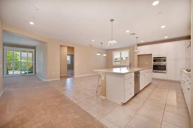 7414 Sun Rose Way, Sacramento, CA 95829