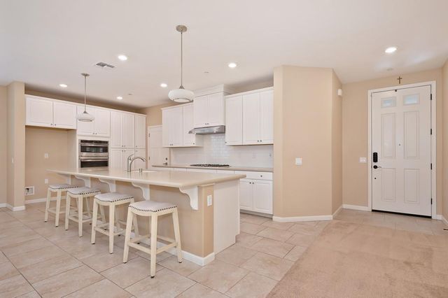 7414 Sun Rose Way, Sacramento, CA 95829