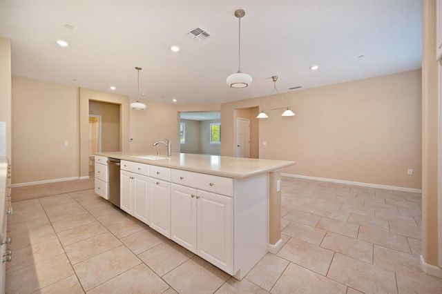 7414 Sun Rose Way, Sacramento, CA 95829