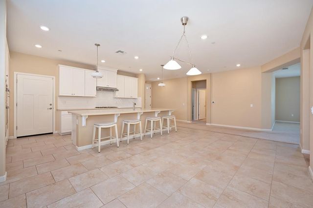 7414 Sun Rose Way, Sacramento, CA 95829