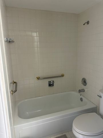 6340 Americana Drive 903, Willowbrook, IL 60527