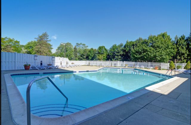 6340 Americana Drive 903, Willowbrook, IL 60527