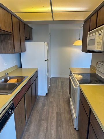 6340 Americana Drive 903, Willowbrook, IL 60527