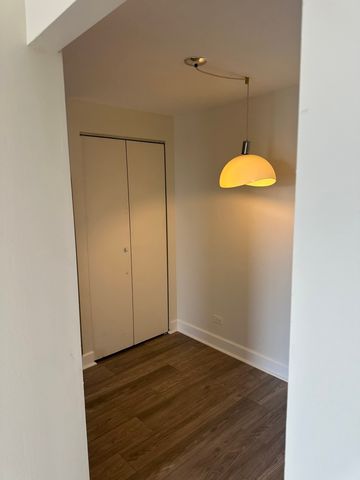 6340 Americana Drive 903, Willowbrook, IL 60527