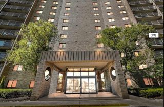 6340 Americana Drive 903, Willowbrook, IL 60527