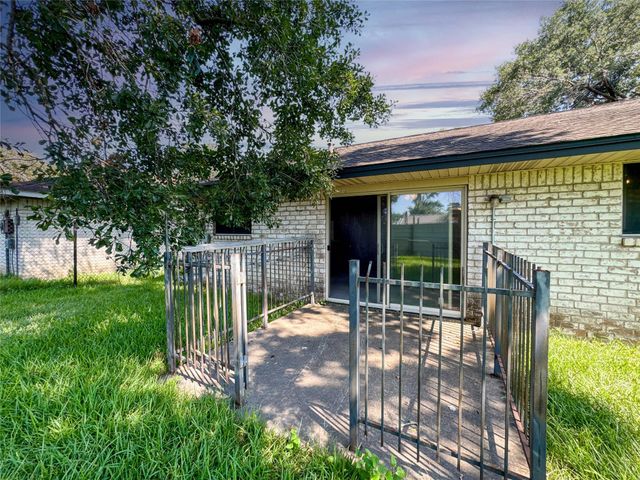 5122 Sandydale Lane, Houston, TX 77039