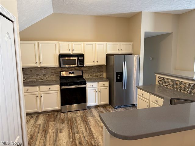 23413 Grist Mill Court 4, Olmsted Falls, OH 44138