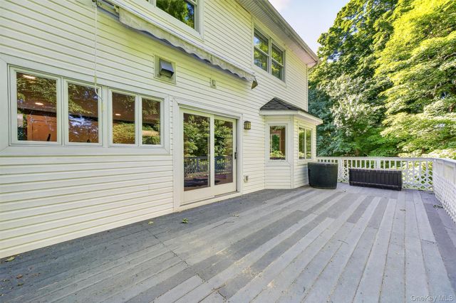 11 Arbutus Street, Putnam Valley, NY 10579