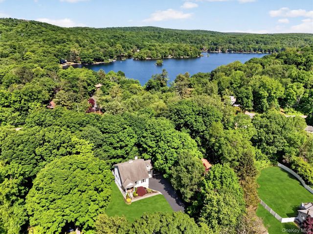 11 Arbutus Street, Putnam Valley, NY 10579