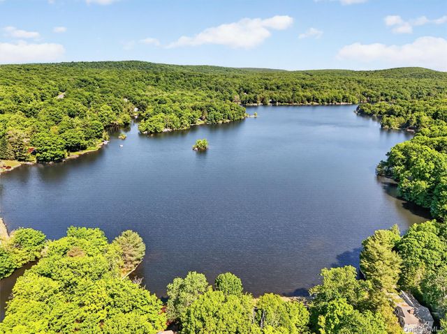 11 Arbutus Street, Putnam Valley, NY 10579
