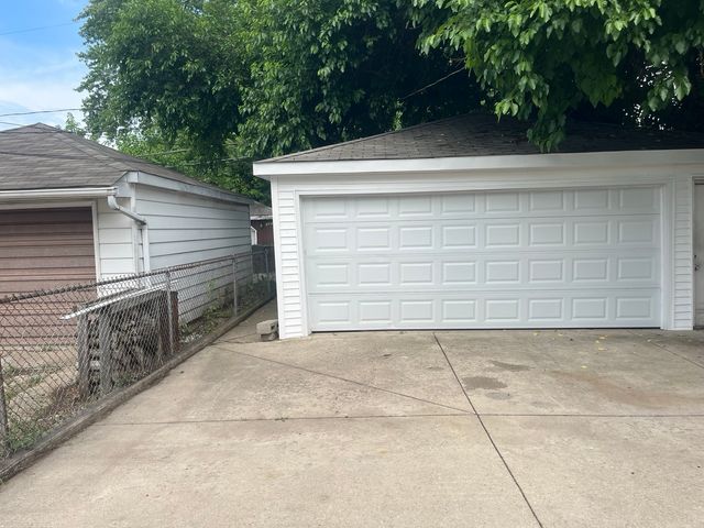 13709 S School Street, Riverdale, IL 60827