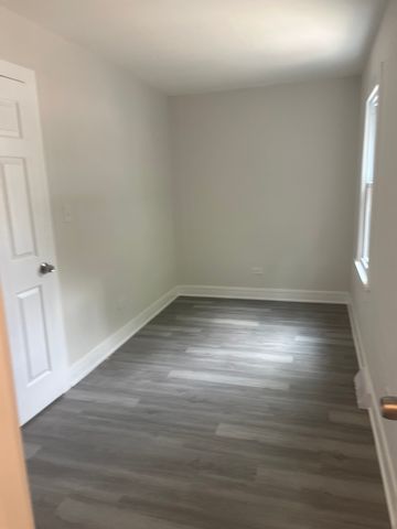 13709 S School Street, Riverdale, IL 60827