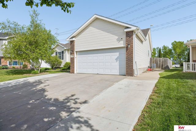 7451 N 17th Court, Lincoln, NE 68521