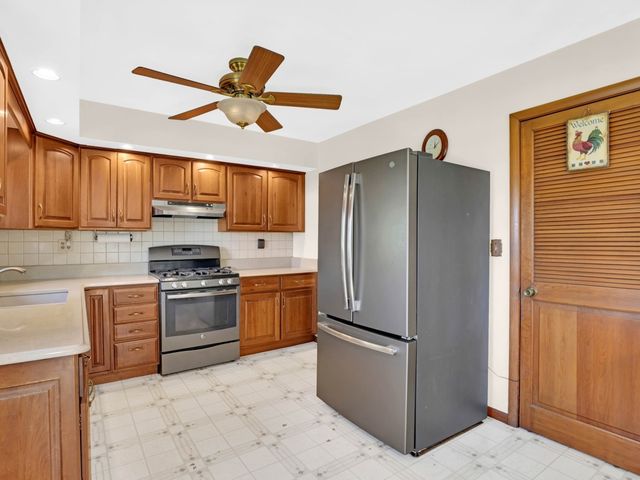 3303 Vermont Road, Woodstock, IL 60098