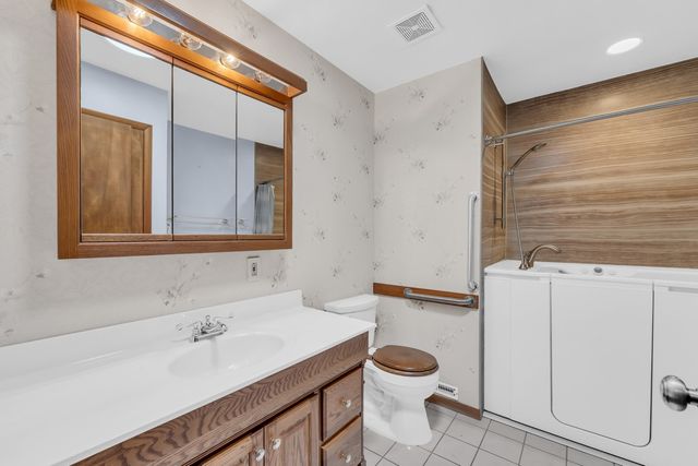 3303 Vermont Road, Woodstock, IL 60098