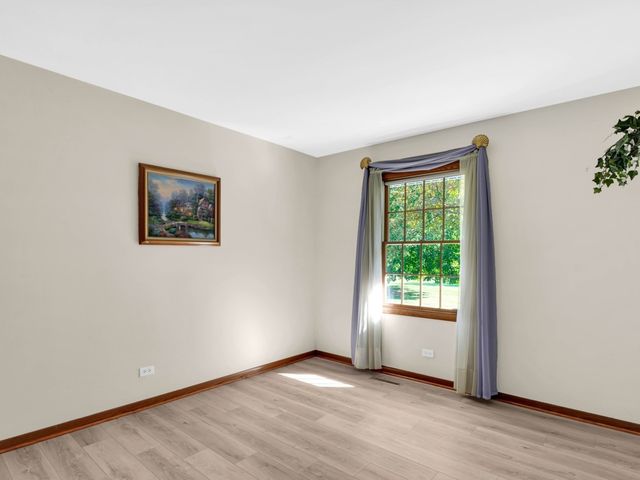 3303 Vermont Road, Woodstock, IL 60098