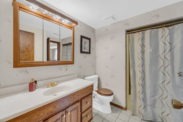 3303 Vermont Road, Woodstock, IL 60098