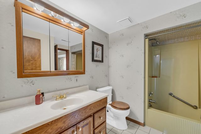 3303 Vermont Road, Woodstock, IL 60098