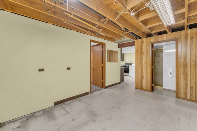 3303 Vermont Road, Woodstock, IL 60098