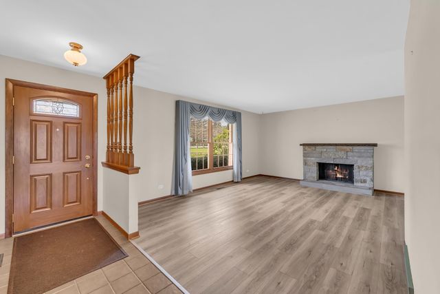 3303 Vermont Road, Woodstock, IL 60098