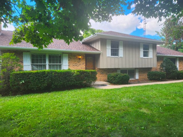 3303 Vermont Road, Woodstock, IL 60098