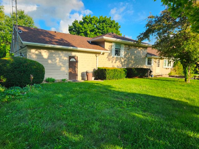 3303 Vermont Road, Woodstock, IL 60098