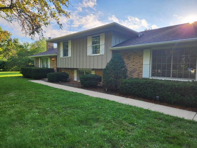 3303 Vermont Road, Woodstock, IL 60098