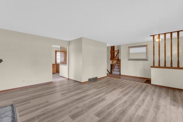 3303 Vermont Road, Woodstock, IL 60098