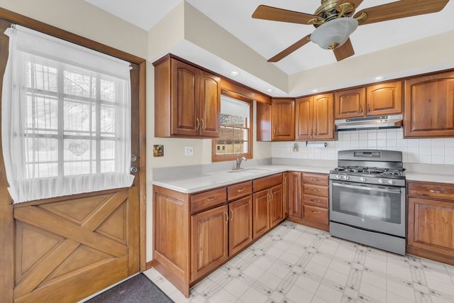 3303 Vermont Road, Woodstock, IL 60098