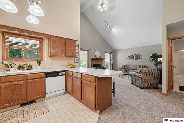 6521 S 108th Avenue, Omaha, NE 68137