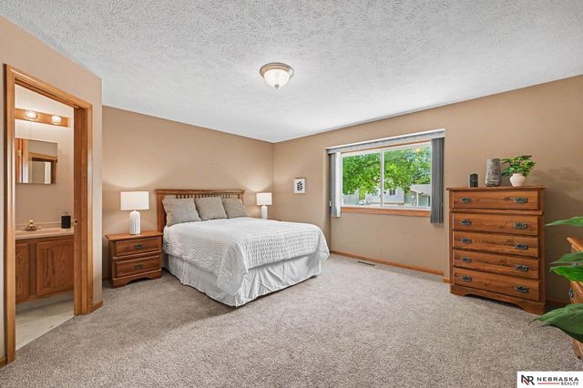 6521 S 108th Avenue, Omaha, NE 68137
